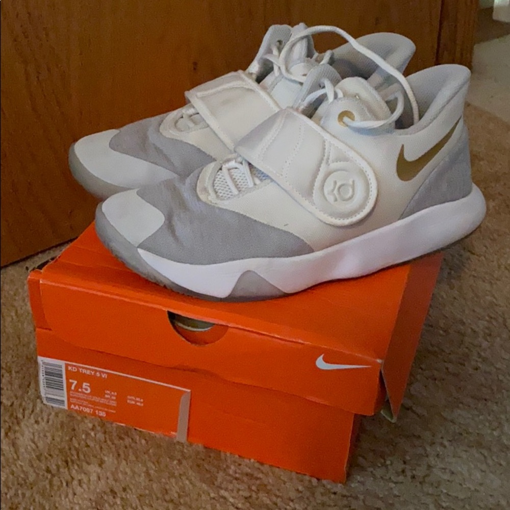 KD Trey 5 VI basketball shoes 7.5